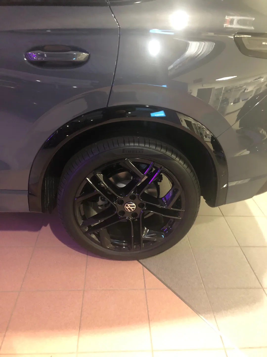 Application – sprue cutting on a wheel arch (VW)
